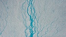 Die Gletscherschmelze in Grönland. In den Höhenlagen des grönländischen Eisschilds war das erste Jahrzehnt des 21. Jahrhunderts das wärmste seit 1000 Jahren. | Bild: dpa-Bildfunk/Sepp Kipfstuhl
