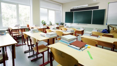 Leeres Klassenzimmer in einer Schule | Bild: stock.adobe.com
