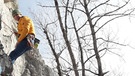 Der israelische Bergführer Tal Niv beim Klettern. | Bild: BR