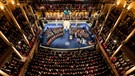 Blick von oben auf die Zeremonie zur Verleihung der Nobelpreise in Stockholm | Bild: Nobel Media AB / Alexander Mahmoud