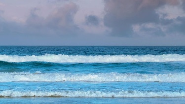 Meer, Himmel und Wolken | Bild: picture alliance/chromorange
