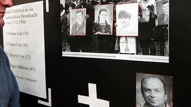 Gedenken an die Opfer des Brandanschlags 1988 in Schwandorf | Bild: picture-alliance/dpa
