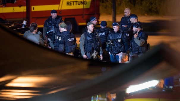 Spezialkräfte der Polizei nach dem Amoklauf in München | Bild: picture-alliance/dpa