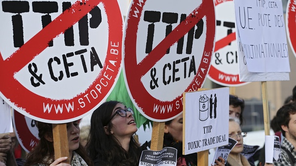 Protest gegen TTIP und CETA im Mai in Brüssel | Bild: picture-alliance/dpa