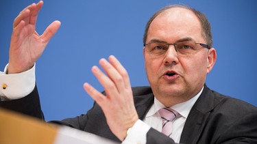 Der Bundesminister für Ernährung und Landwirtschaft Christian Schmidt (CSU)  | Bild: picture-alliance/dpa