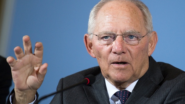 Bundesfinanzminister Wolfgang Schäuble (CDU) äußert sich am 04.05.2016 bei einer Pressekonferenz im Bundesfinanzministerium in Berlin  | Bild: picture-alliance/dpa