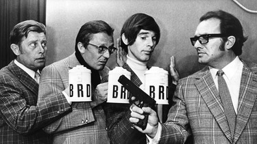 Lach- und Schießgesellschaft 1970: Jürgen Scheller, Dieter Hildebrandt, Horst Jüssen und Achim Strietzel (v.l.n.r.) | Bild: picture-alliance/dpa