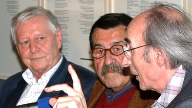 Hans Magnus Enzensberger, Günter Grass und Peter Rühmkorf (v. l. n. r.) bei einem Treffen 2005  | Bild: picture-alliance/dpa