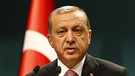 Erdogan verhängt Ausnahmezustand.  | Bild: Reuters/Bektas