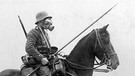 Meldereiter mit Gasmaske an der Westfront, 1917 | Bild: Scherl/Süddeutsche Zeitung Photo