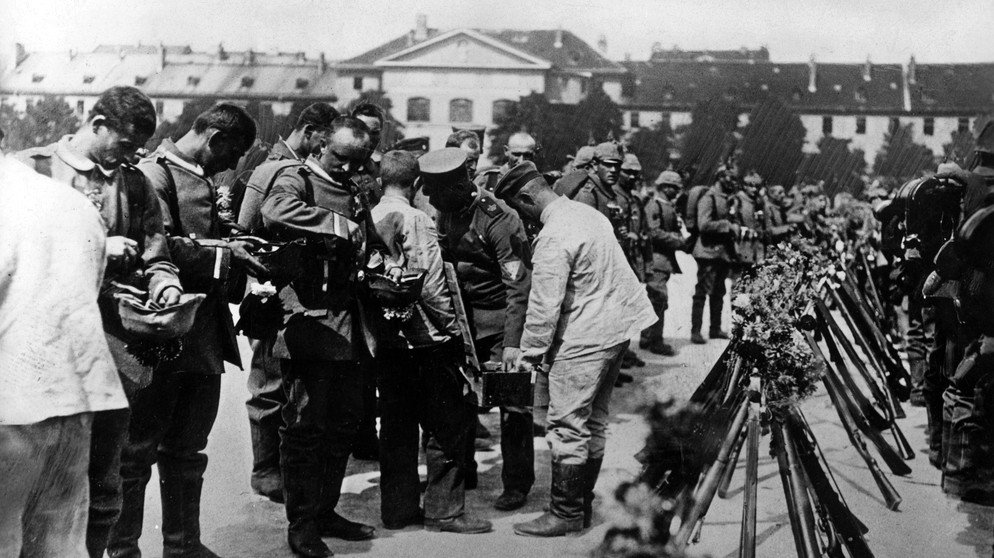 Bayerisches Infanterieregiment vor dem Abmarsch, 1914 | Bild: Scherl / Süddeutsche Zeitung Photo