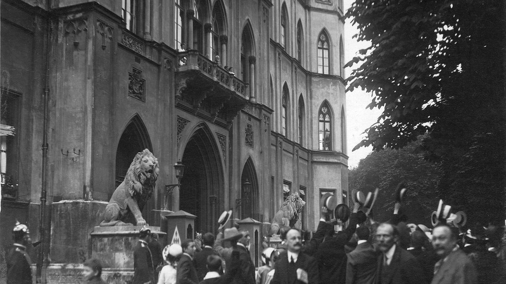Kriegsbegeisterung in München, 1914 | Bild: Scherl / Süddeutsche Zeitung Photo