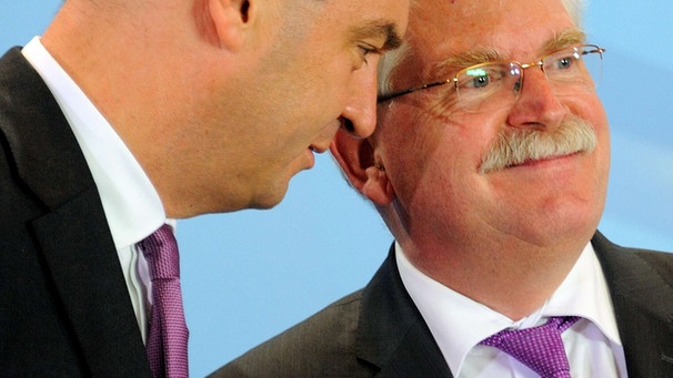 Finanzminister Markus Söders (CSU) und Wirtschaftsminister Martin Zeil (FDP) im Partnerlook. | Bild: picture-alliance/dpa