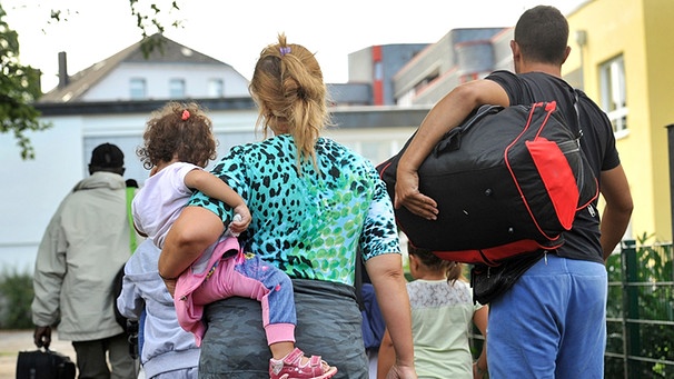 Flüchtlinge kommen am 21.07.2015 in Remscheid an | Bild: picture-alliance/dpa