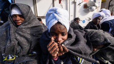 Rettung von Flüchtlingen vor Libyens Küste | Bild: picture-alliance/dpa