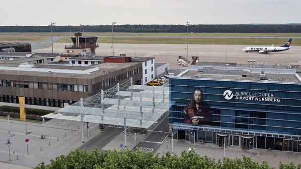 Ein Flugzeug von Ryanair am Nürnberger Flughafen | Bild: picture-alliance/dpa