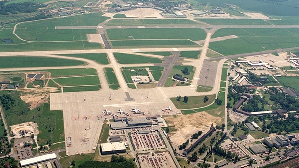 Flughafen Schönefeld (Foto von Juni 1996) | Bild: picture-alliance/dpa