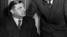 Franz Josef Strauß (l) mit Josef Brunner nach seiner Wahl zum stellvertretenden CSU-Landesvorsitzenden am 29.12.1952 | Bild: picture-alliance/dpa