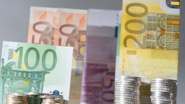 Geld in Euroscheinen und -münzen | Bild: picture-alliance/dpa