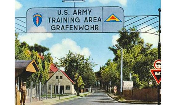 Die Postkarte war ursprünglich schwarz-weiß, wurde aber mit Ölfarben bemalt. | Bild: U.S. Army Europe