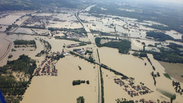 Teile Niederbayerns stehen unter Wasser, Luftbild | Bild: Anna Hiendlmayer