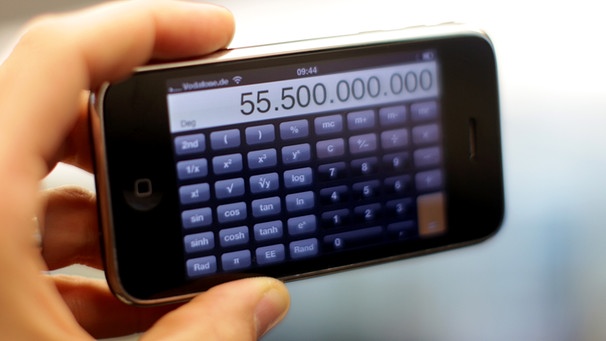 Taschenrechner mit 55,5 Milliarden | Bild: picture-alliance/dpa