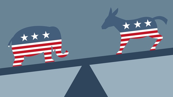 Symbolbild Swing States: Die Parteisymbole der Republikaner (Elefant) und der Demokraten (Esel) auf einer Wippe | Bild: colourbox.com; Montage: BR