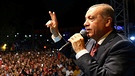 Der türkische Präsident Erdogan am 19. 07.2016 bei einer Rede vor seinen Anhängern nach dem gescheiterten Putschversuch | Bild: Reuters (RNSP)