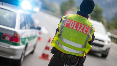 SYMBOLBILD: Grenzkontrollen in Bayern an der A8 | Bild: picture-alliance/dpa