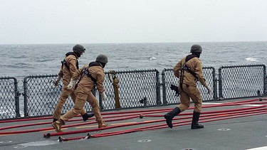 Zu Besuch auf der Fregatte "Bayern" im Rahmen der Mission "Atalanta" unterwegs zum Horn von Afrika | Bild: BR/Michael Zametzer