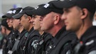 Frontex Polizisten beim Rapport | Bild: picture-alliance/dpa/Vassil Donev
