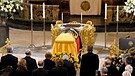Staatsakt für den früheren Bundeskanzler Helmut Schmidt (SPD) in der St. Michaeliskirche in Hamburg | Bild: REUTERS/Tobias Schwarz/Pool