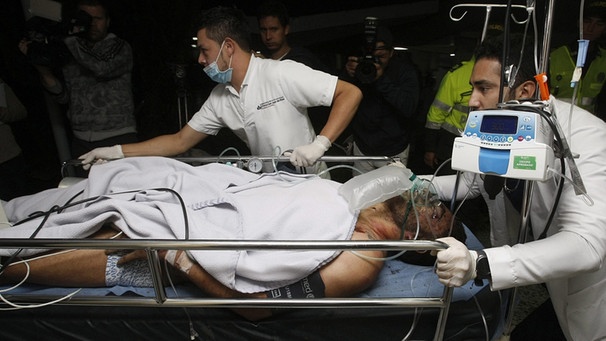Alan Ruschel, brasilianischer Fussballspieler hat den Flugzeugabsturz in Kolumbien überlebt. | Bild: picture-alliance/dpa/Luis Eduardo Noriega A
