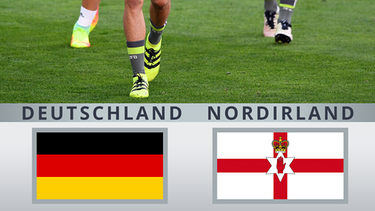 Fußballerbeine und die Flaggen von Deutschland und Nordirland | Bild: BR, Montage: BR