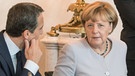 Der österreichische Kanzler Christian Kern im Gespräch mit Angela Merkel während einem Flüchtlingsgipfel in Wien | Bild: dpa/Christian Bruna
