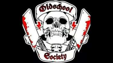 Das von einem Computermonitor abfotografierte Logo der Facebook-Seite der «Oldschool Society» | Bild: dpa-Bildfunk