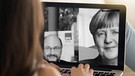 Eine Frau sieht auf ihrem Notebook Wahlplakate der SPD mit Martin Schulz und der CDU mit Angela Merkel an | Bild: colourbox.com, picture-alliance/dpa; Montage: BR