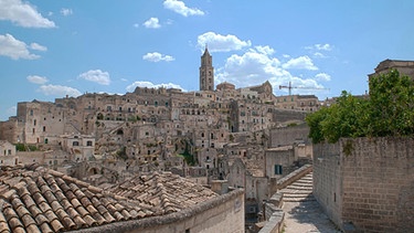 An undated file image shows a view of the Sassi neighborhood of Matera, southern Italy. Matera was picked on 17 October 2014 as Italy's candidate to become the European Capital of Culture in 2019. | Bild: picture-alliance/dpa/EPA/ROBERTO ESPOSTI