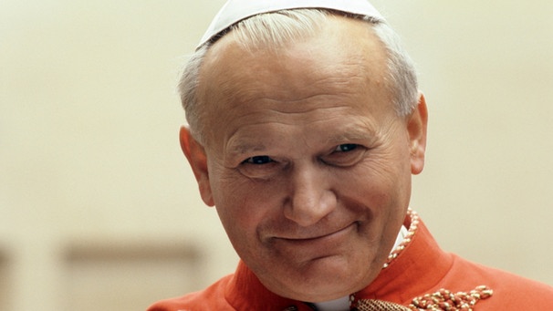 Papst Johannes Paul II lächelt während seines Besuchs in den USA im Oktober 1979.  | Bild: picture-alliance/dpa