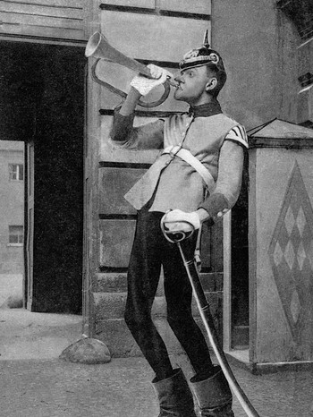 Karl Valentin mit Trompete (undatierte Aufnahme) | Bild: SZ Photo / Scherl