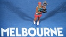 Kerber mit dem Pokal bei den Australian Open | Bild: picture-alliance/dpa