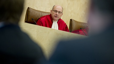 Vorsitzender Richtere des Ersten Senats des Bundesverfassungsgerichts, Ferdinand Kirchhof | Bild: picture-alliance/dpa