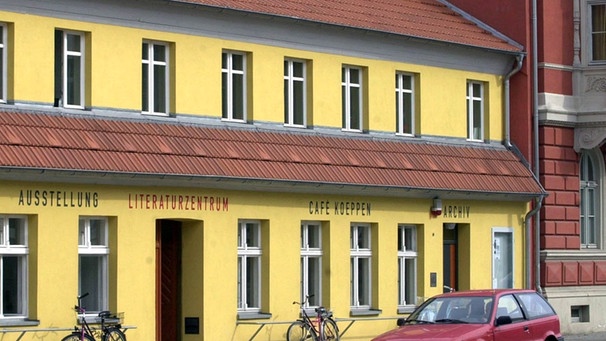 Renoviertes Geburtshaus von Wolfgang Koeppen in Greifswald (Aufnahme von 2003) | Bild: picture-alliance/dpa