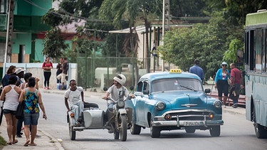 Straßenszene, aufgenommen am 16.07.2015 in Mariel nahe Havanna in Kuba. | Bild: picture-alliance/dpa