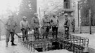 KZ Flossenbürg: US-Soldaten nach der Befreiung | Bild: National Archives Washington / KZ-Gedenkstätte Flossenbürg
