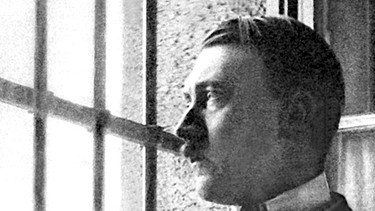 Adolf Hitler in seiner Zelle in Landsberg am Lech | Bild: picture-alliance/dpa