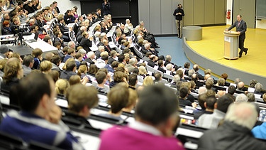 Hörsaal ander Universität | Bild: pa/dpa/Marius Becker