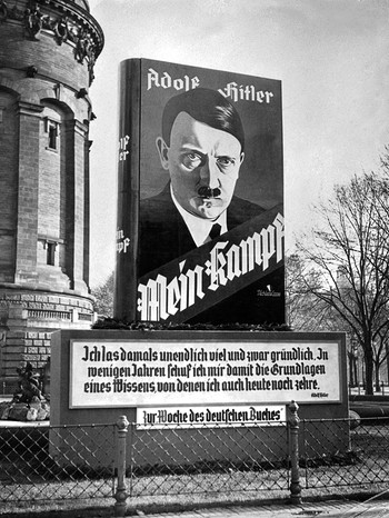 Ausgaben von Hitlers Hetzschrift "Mein Kampf" | Bild: picture-alliance/dpa