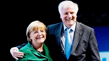 Horst Seehofer und Angela Merkel | Bild: dpa/Tobias Hase