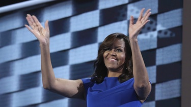 Michelle Obama auf Parteitag der Demokraten | Bild: pa/dpa/Andrew Gombert